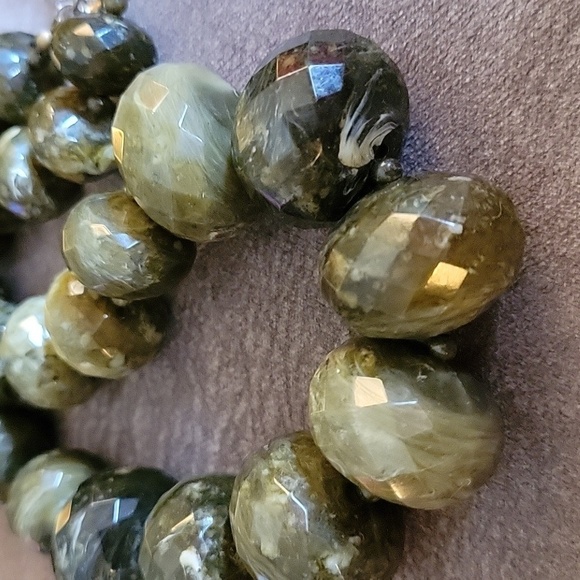 VTG OLIVE Green Chunky Acrylic Faceted Beaded Necklace - Picture 3 of 6